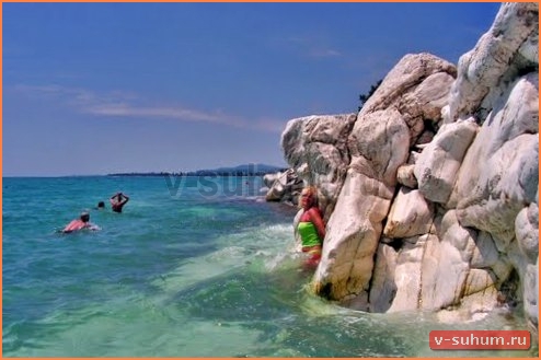 Пляжи Абхазии. Цандрипш, пляж Белые Скалы